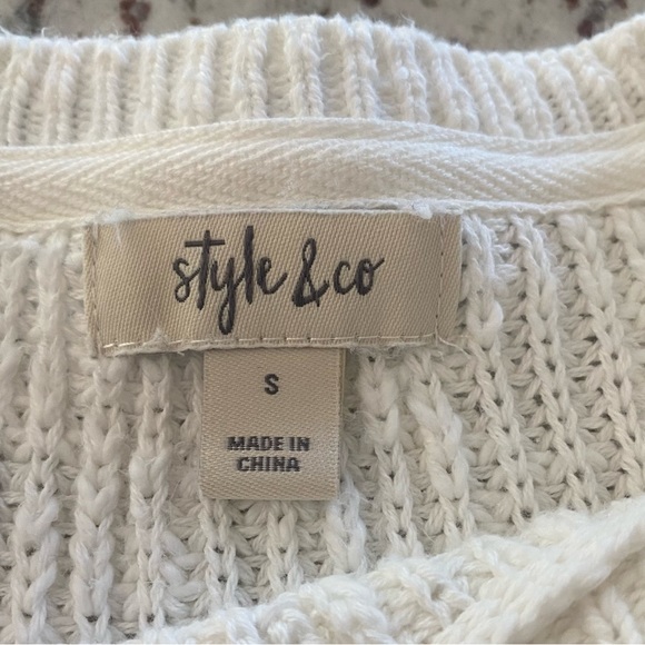 Gorgeous Off-White or Cream Sweater, Detailing, Cotton, Crewneck - Picture 3 of 9